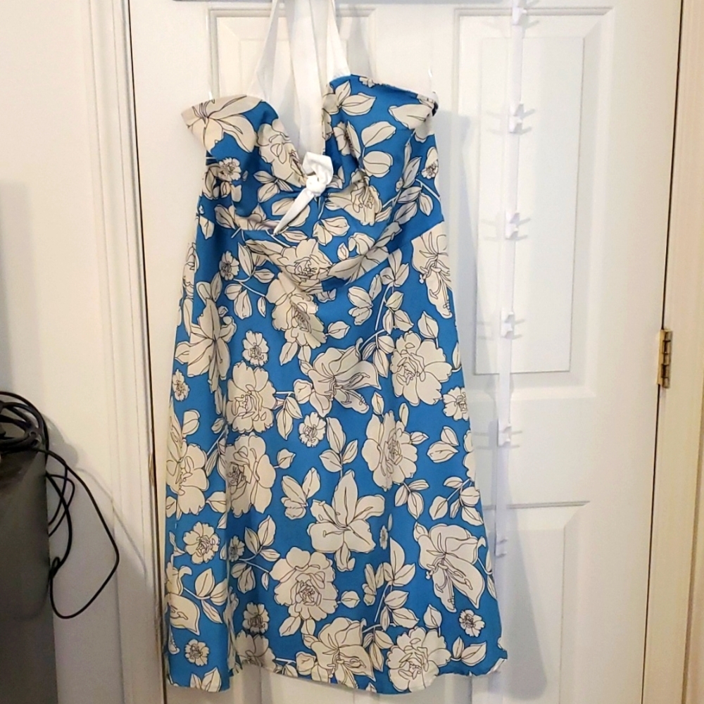 Unique Vintage halter-style dress, light blue with black/white flowers
